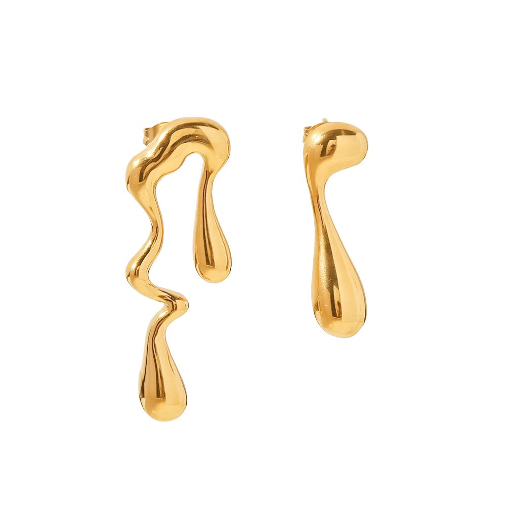 Aretes Dorados Ondulados Asimétricos