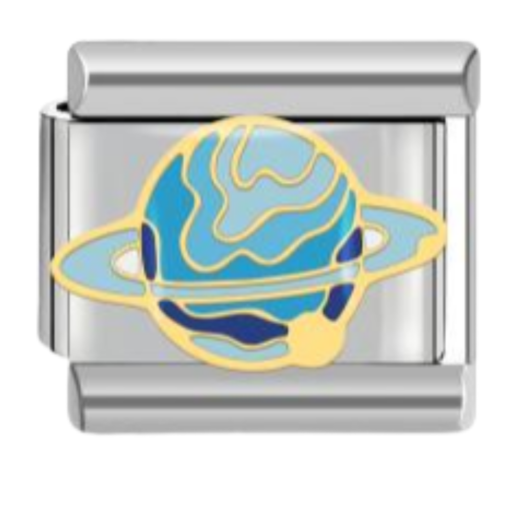 Charm planeta Saturno, esmalte azul con anillos dorados