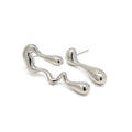 Aretes Dorados Ondulados Asimétricos