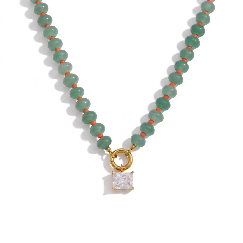 Collar de Cuentas Verdes con Cristal