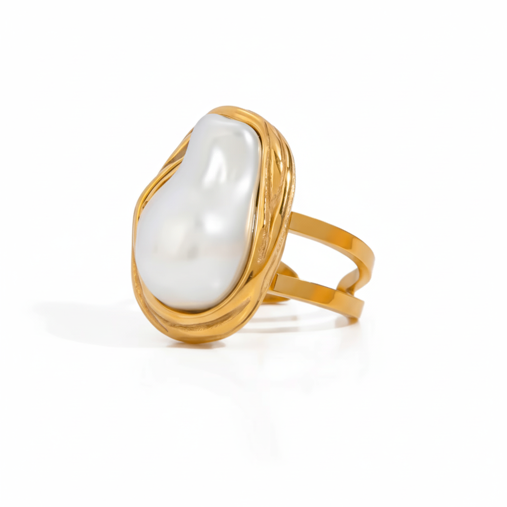 Anillo Dorado con Perla Barroca