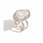 Anillo Dorado con Perla Barroca